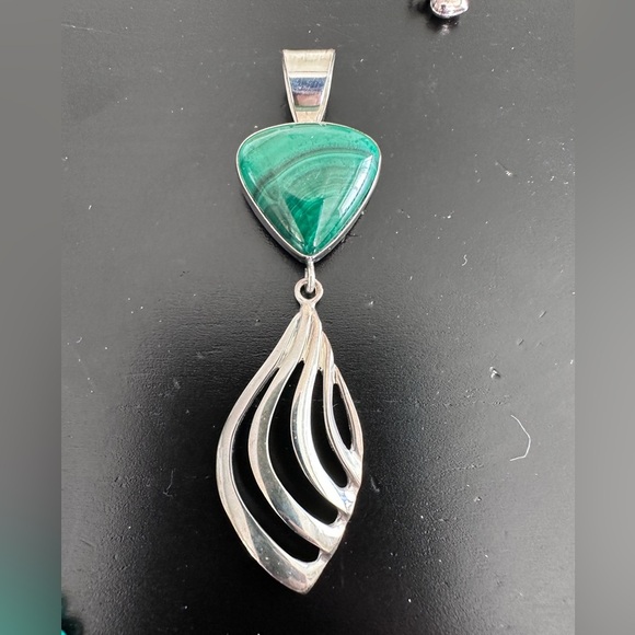 Malachite bead necklace with sterling silver pendant by Jay King - Picture 3 of 8